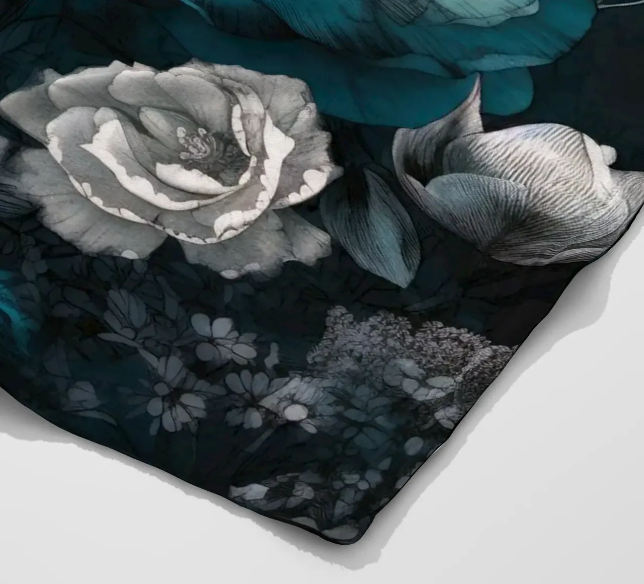Fiori notturni coperta in pile da Lionmixart