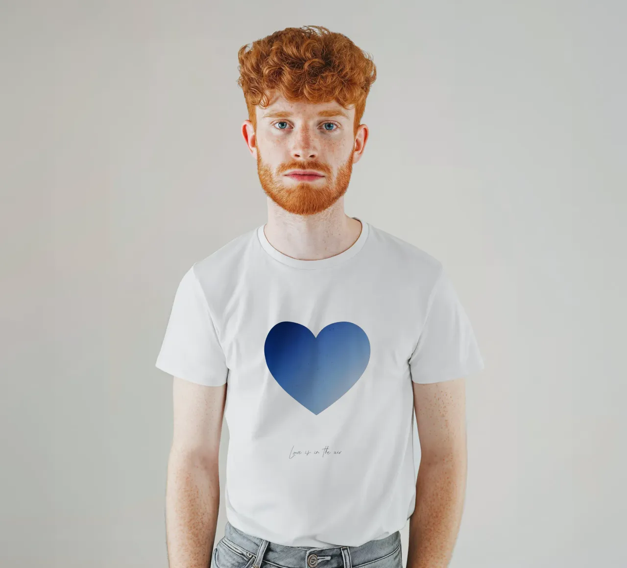 Himmelsherz (Love is in the air) T-Shirt von Frida + frei