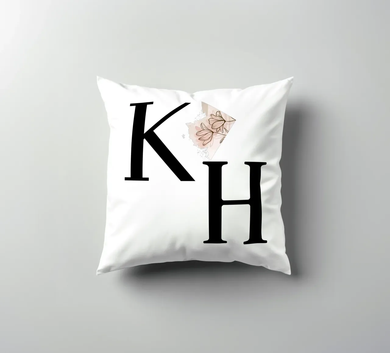 Lettere K e H con fiore - design monogramma cuscino da StrindesignStudio