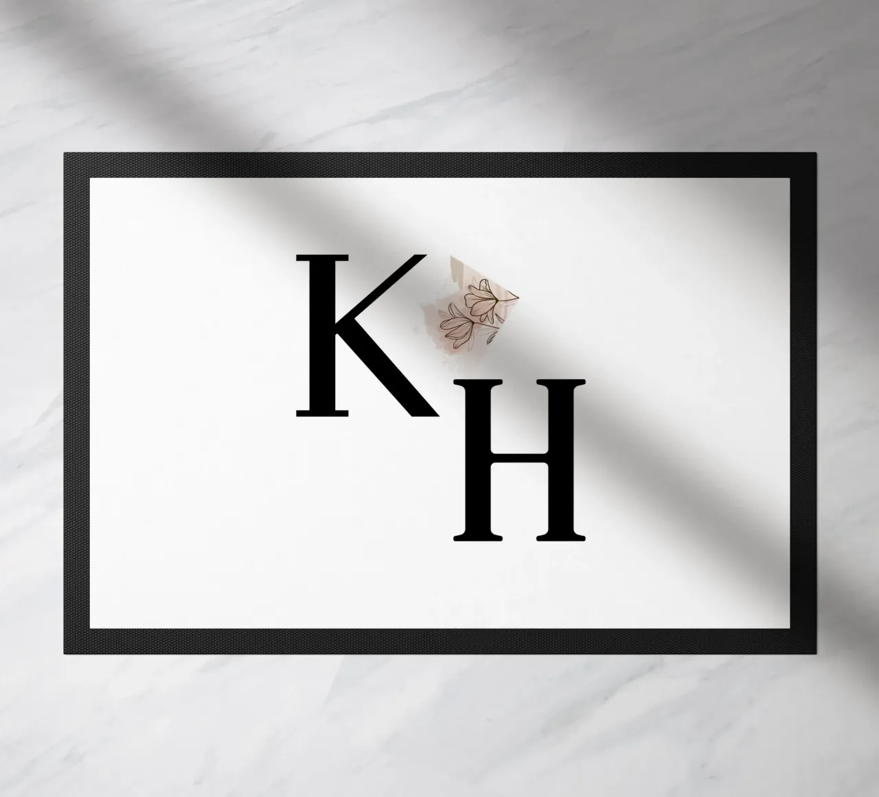 Lettere K e H con fiore - design monogramma zerbino da StrindesignStudio