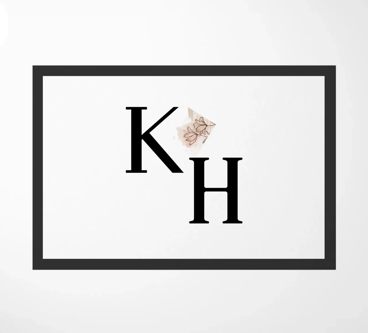 Lettere K e H con fiore - design monogramma zerbino da StrindesignStudio