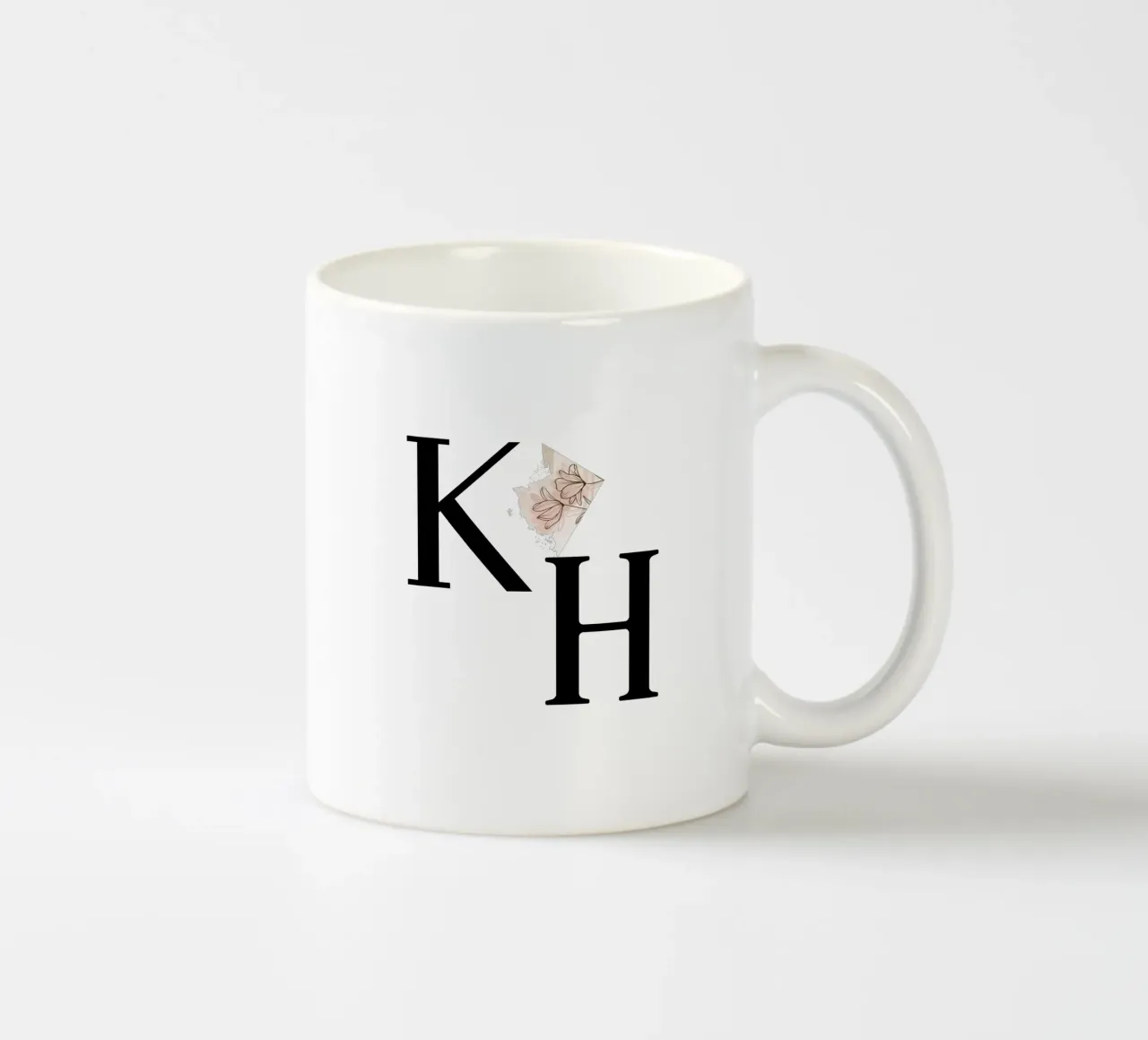 Lettere K e H con fiore - design monogramma tazza in ceramica da StrindesignStudio