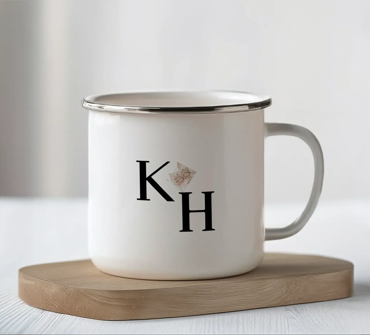 Lettere K e H con fiore - design monogramma tazza in smalto da StrindesignStudio