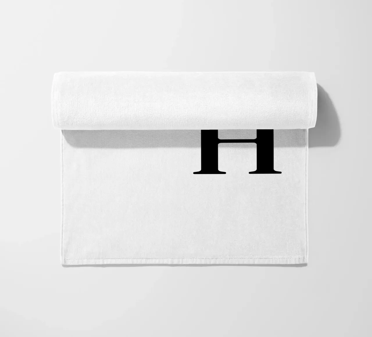 Lettere K e H con fiore - design monogramma telo mare da StrindesignStudio