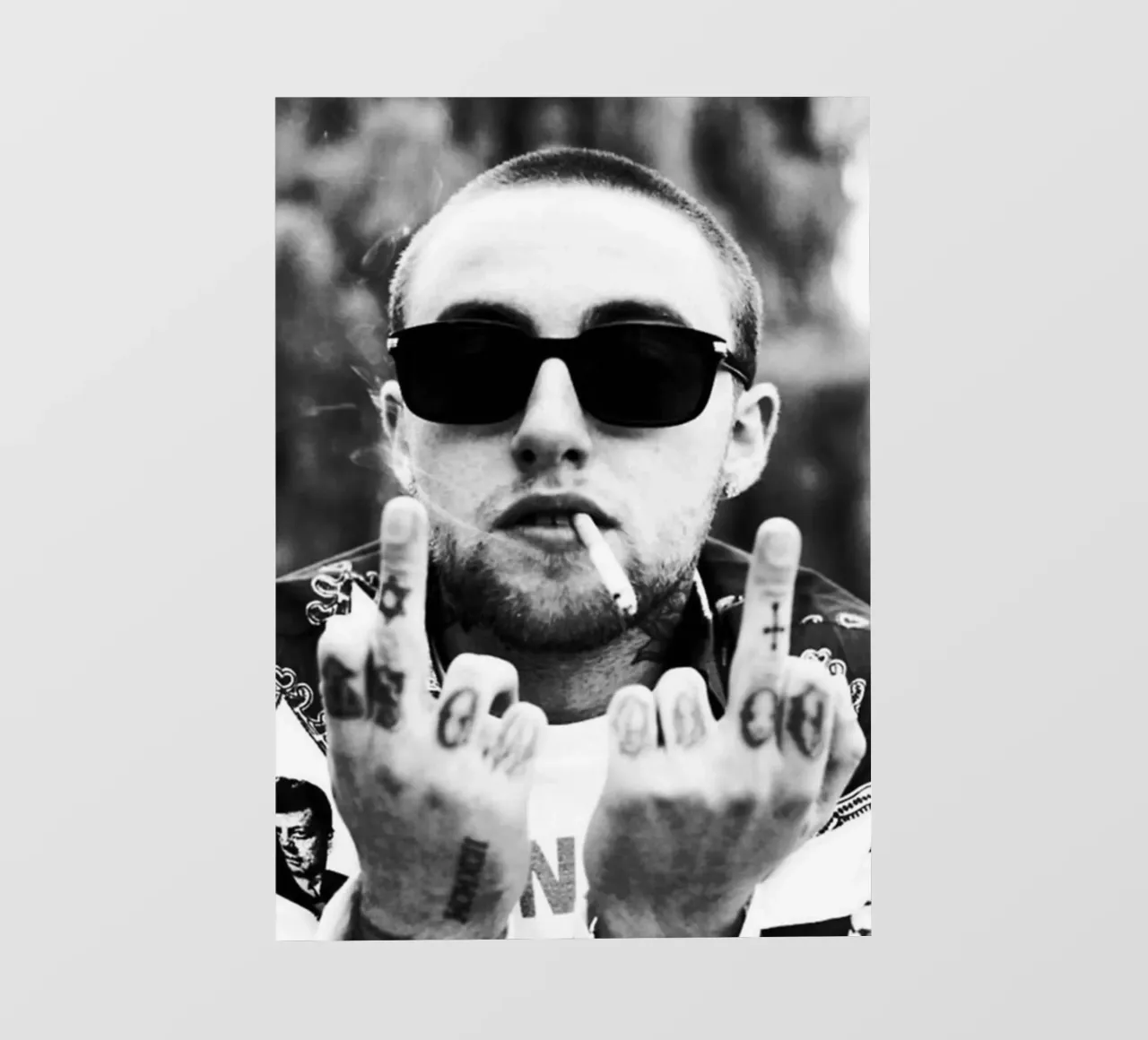 Middle Finger Mac miller Black And White telo in pvc da rockytamoe
