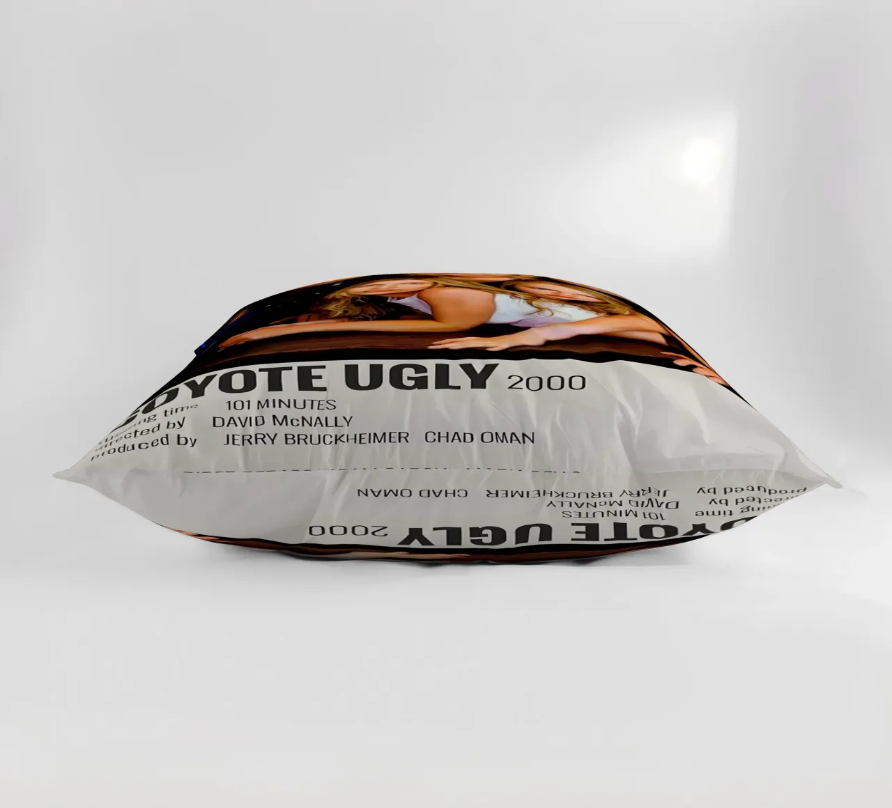 COYOTE UGLY 2000 cuscino da MVFminimalist