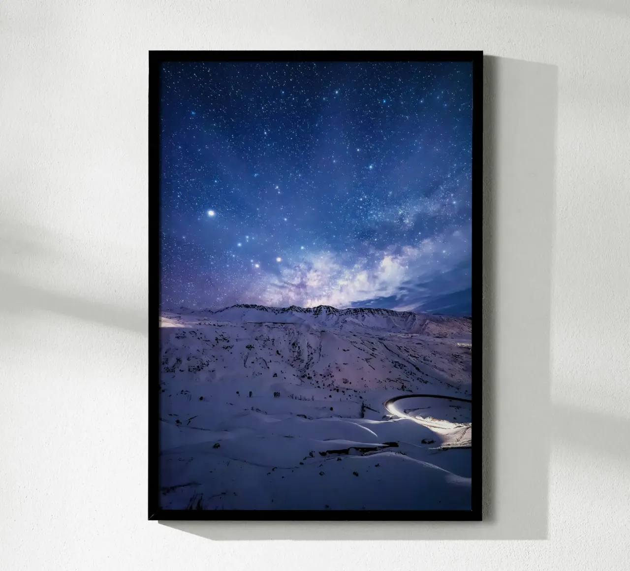 paesaggio notturno strada sentiero luminoso poster con telaio in legno da space words