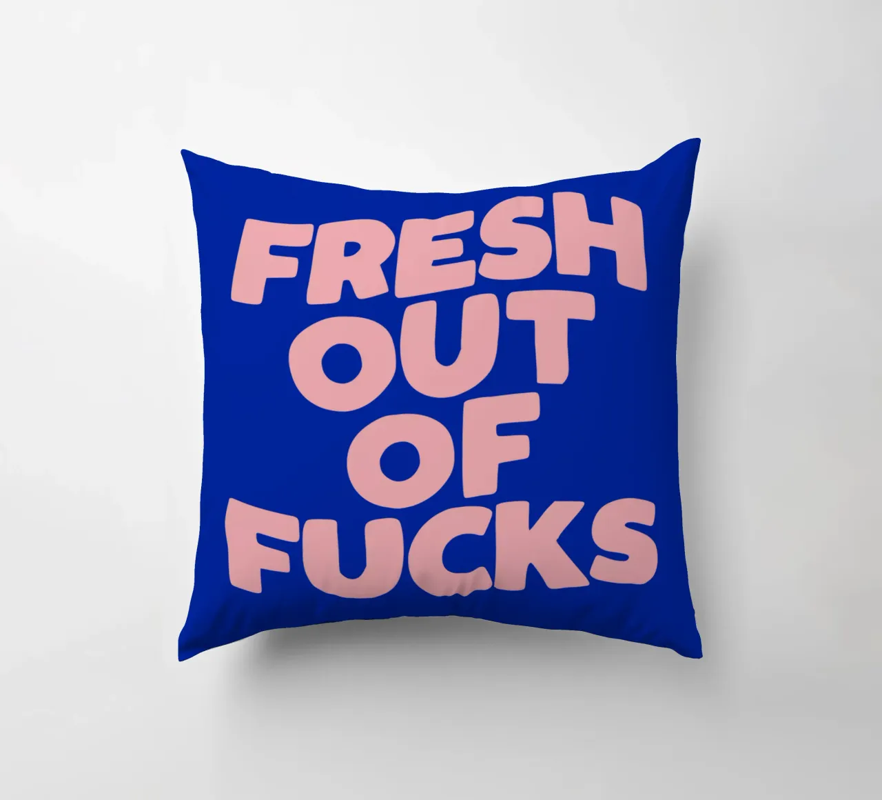 Design tipografico Fresh Out Of Fucks cuscino da THE MOTIVATED TYPE