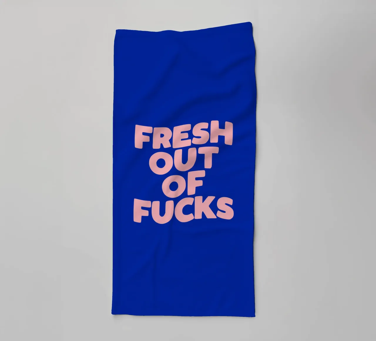 Design tipografico Fresh Out Of Fucks asciugamano da bagno da THE MOTIVATED TYPE