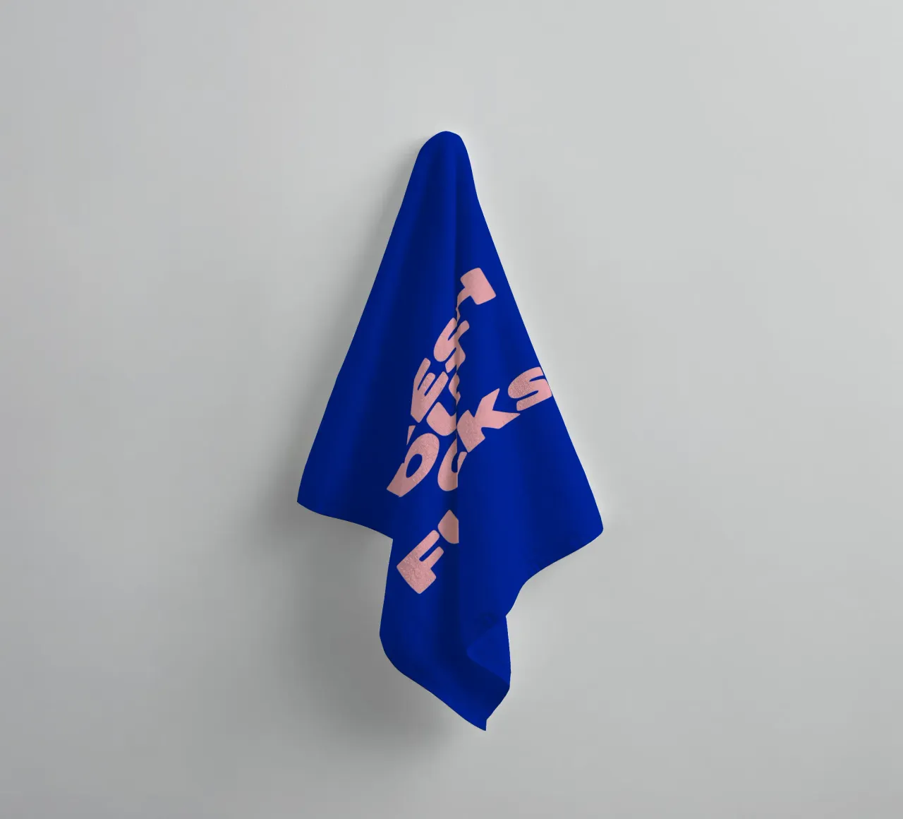 Design tipografico Fresh Out Of Fucks asciugamano da bagno da THE MOTIVATED TYPE