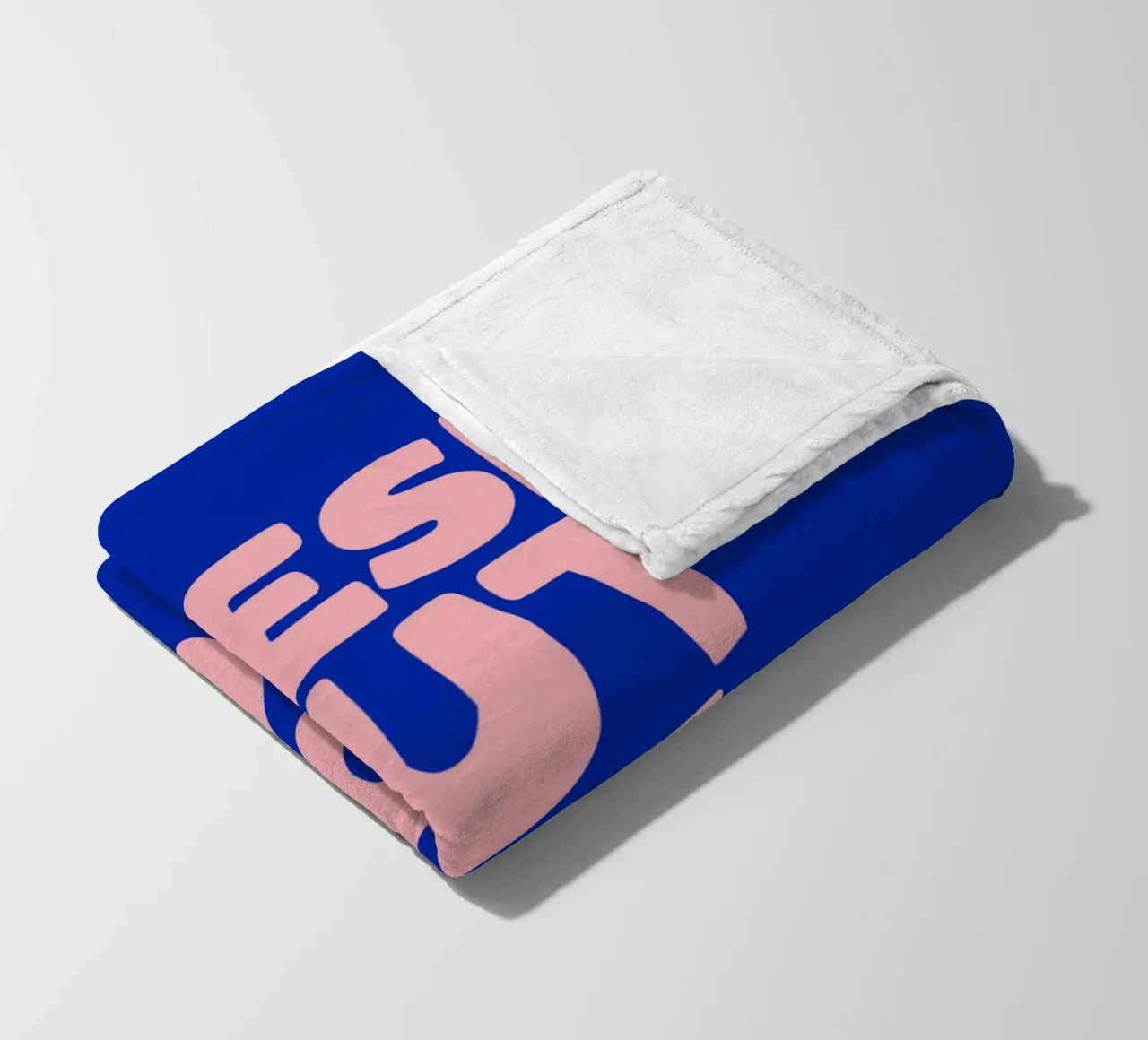 Design tipografico Fresh Out Of Fucks coperta in pile da THE MOTIVATED TYPE