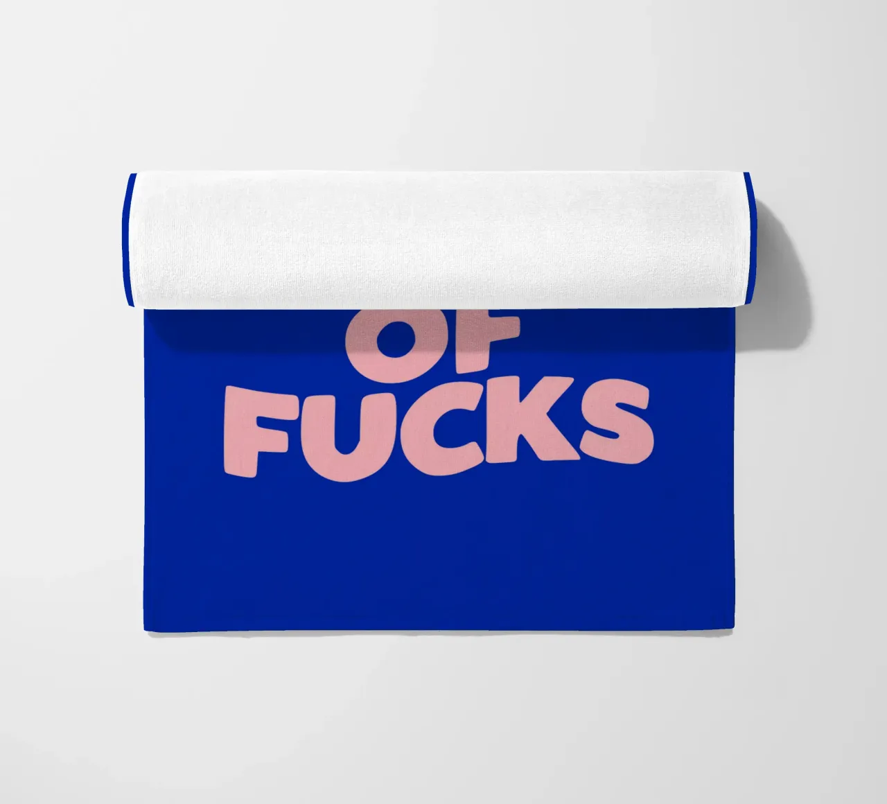 Design tipografico Fresh Out Of Fucks telo mare da THE MOTIVATED TYPE