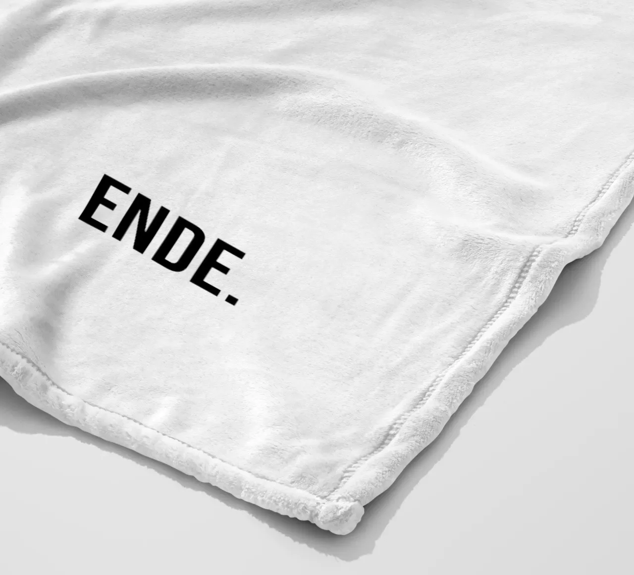 Un lieto fine coperta in pile da YV TYPOGRAPHY