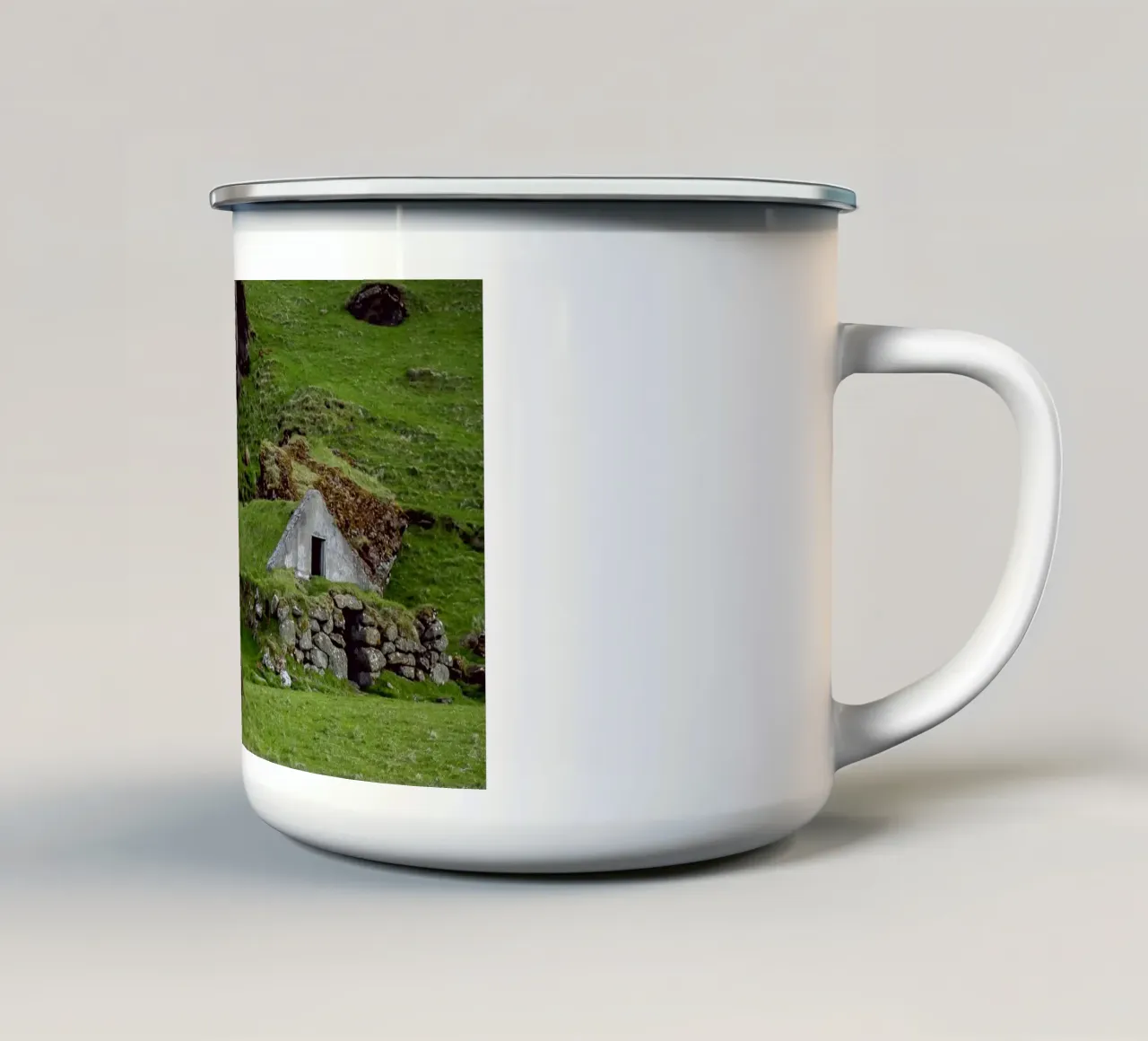cavalli al pascolo all'aperto tazza in smalto da Horsire