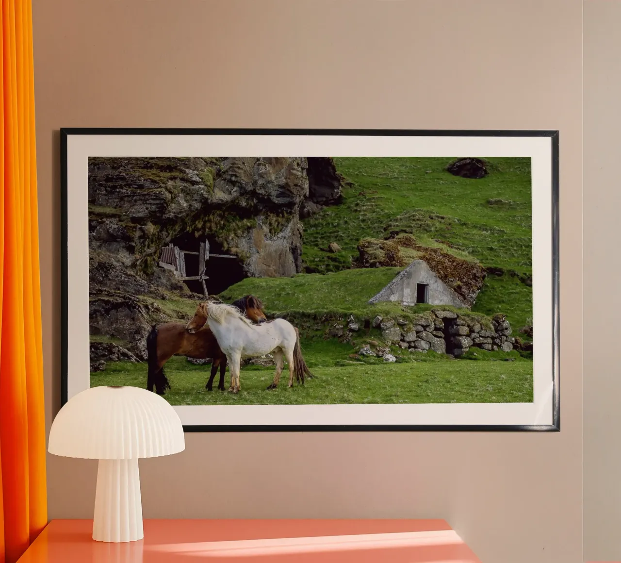cavalli al pascolo all'aperto poster da Horsire