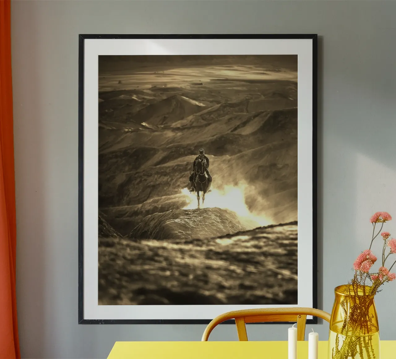 cavallo cavaliere colline deserto poster con telaio in legno da Horsire