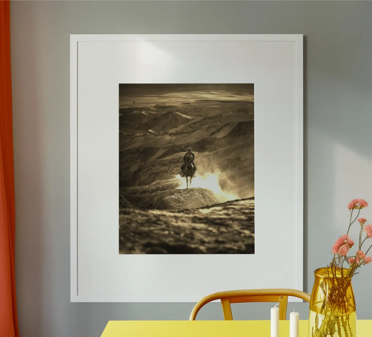 cavallo cavaliere colline deserto poster con telaio in legno da Horsire