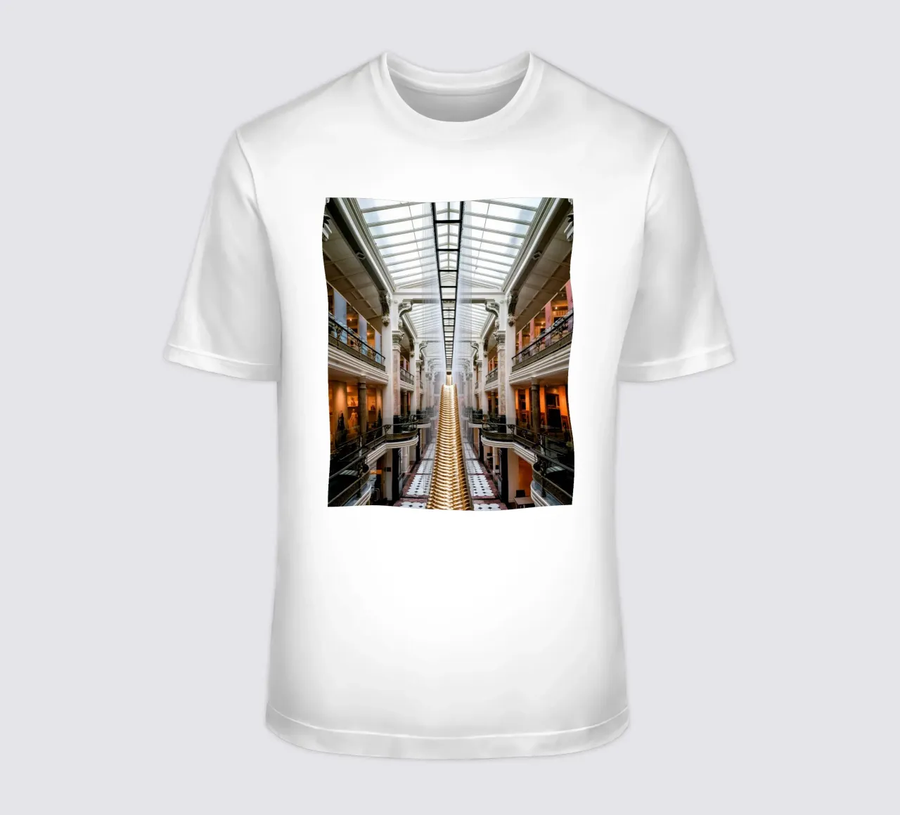 Symmetrie der Architektur T-Shirt von Horsire