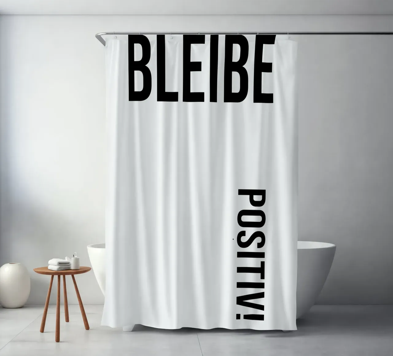 Bleibe Positiv! Duschvorhang von YV TYPOGRAPHY