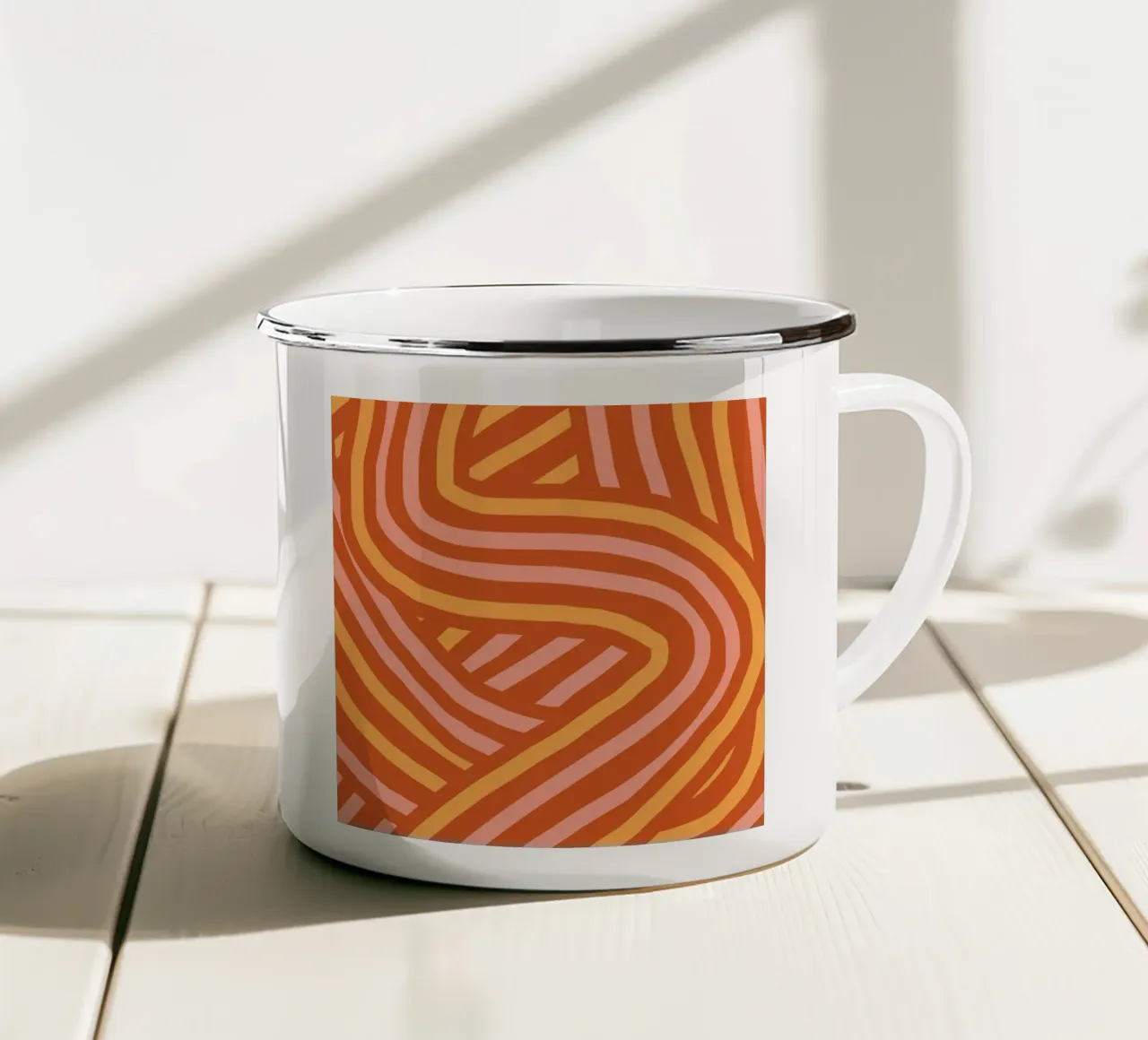 Strisce audaci color terracotta e giallo tazza in smalto da Little Dean