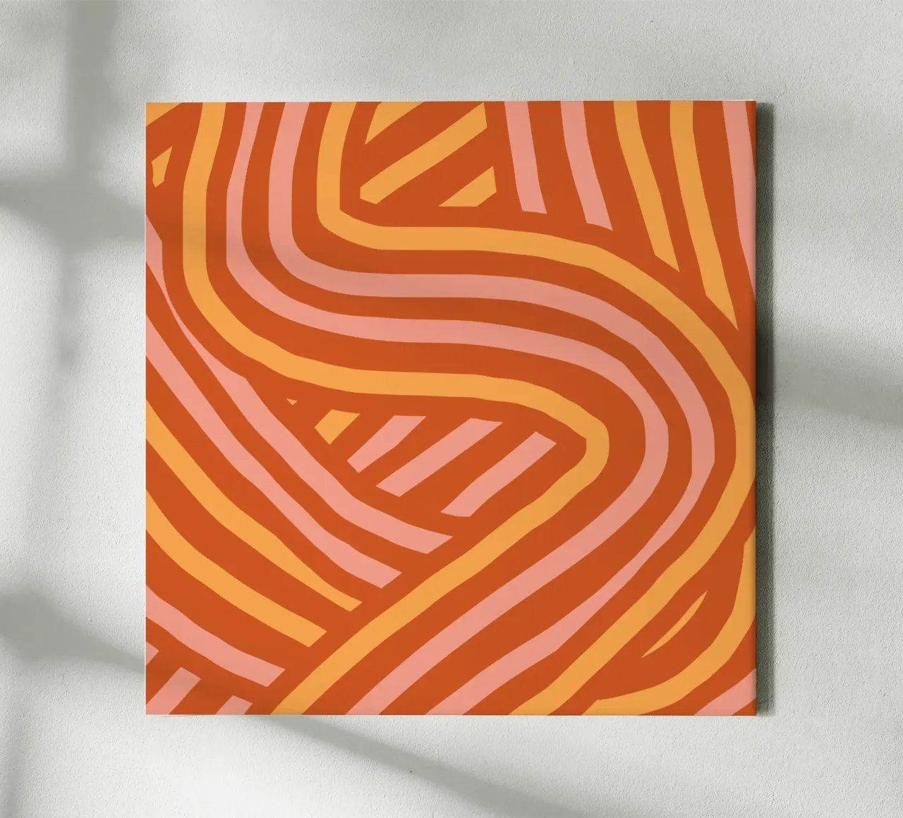Strisce audaci color terracotta e giallo tela con Cornice a cassetta da Little Dean