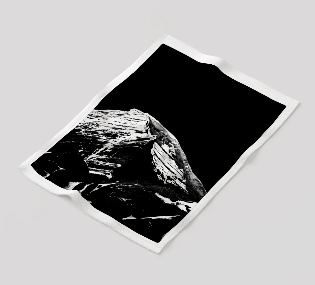 Sacred mountain Mount Kailash in Tibet coperta in pile da photolovers