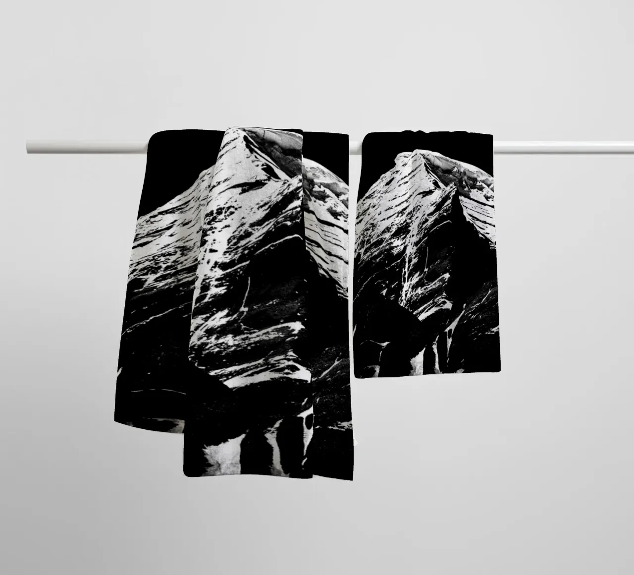 Sacred mountain Mount Kailash in Tibet asciugamano da bagno da photolovers