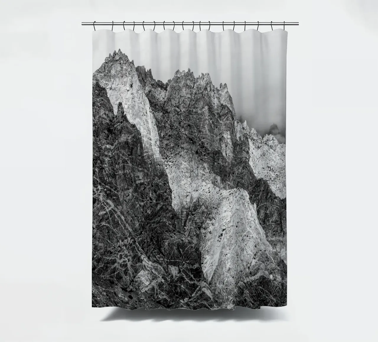 Shadow and sunlight in the mountains tenda da doccia da photolovers
