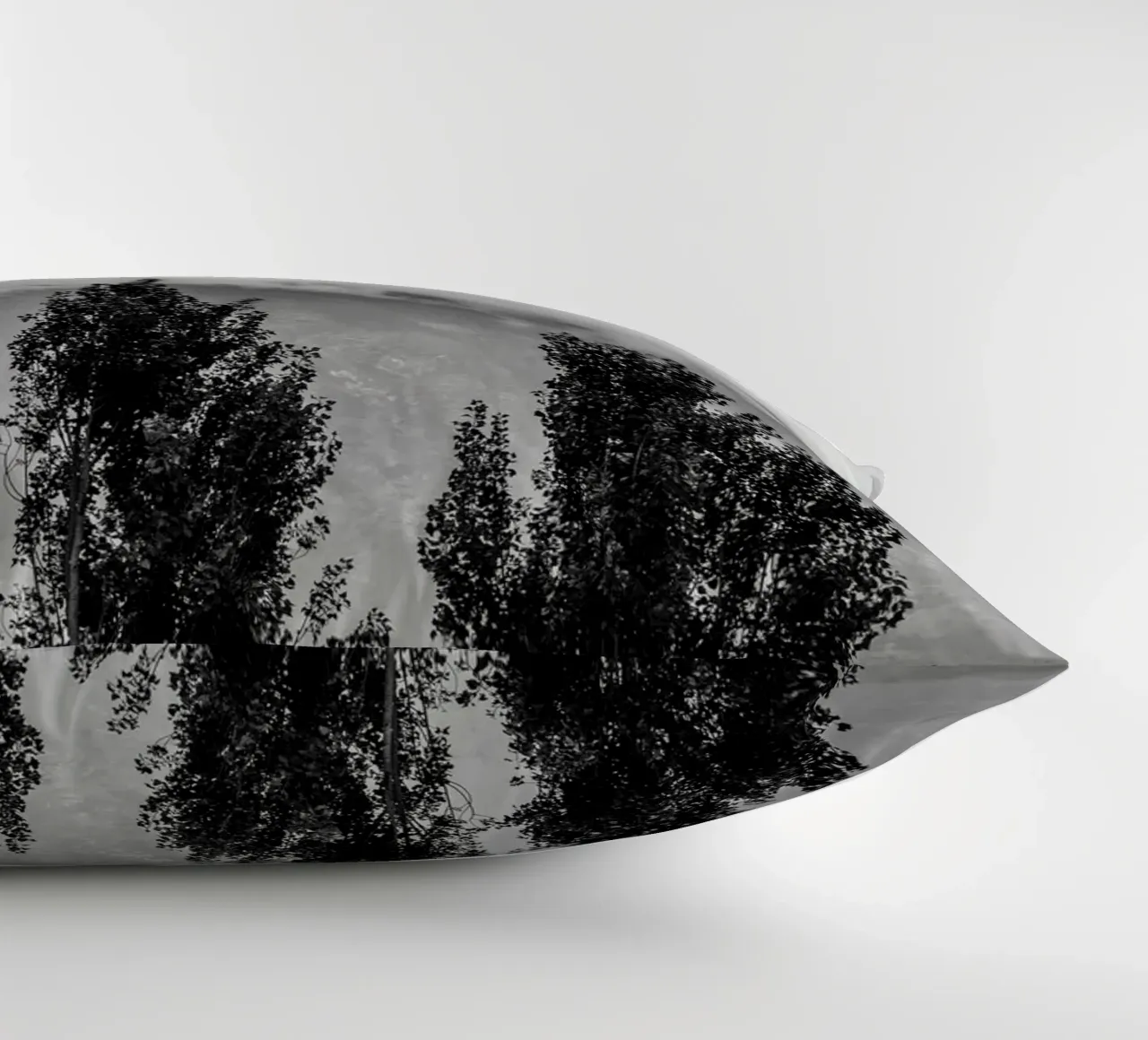 Three trees in cloudy mountains cuscino da photolovers