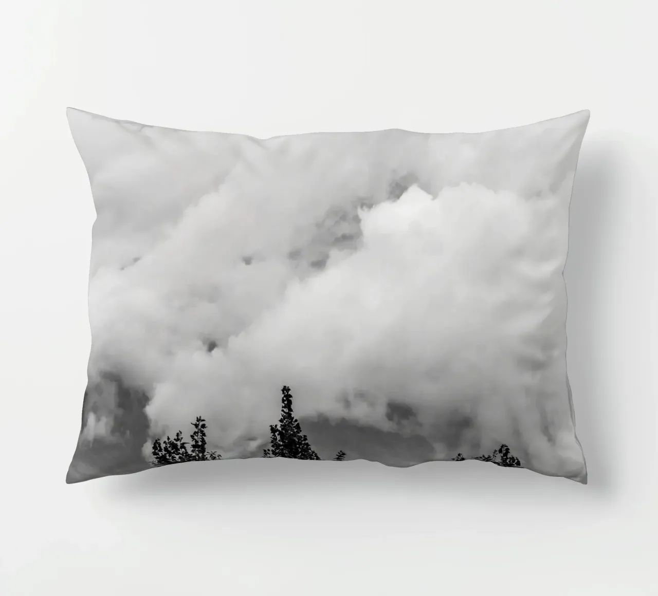 Three trees in cloudy mountains cuscino da photolovers