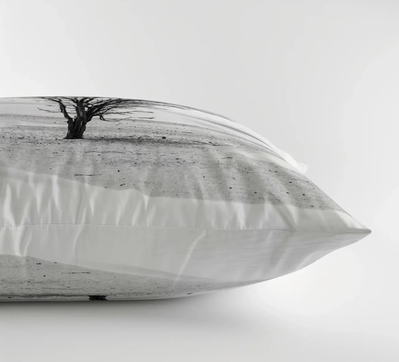 Lonely tree in the desert cuscino da photolovers