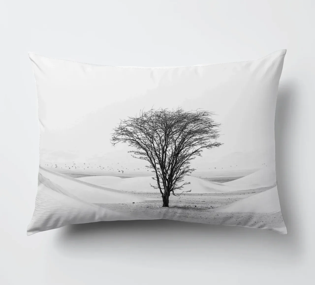 Lonely tree in the desert cuscino da photolovers