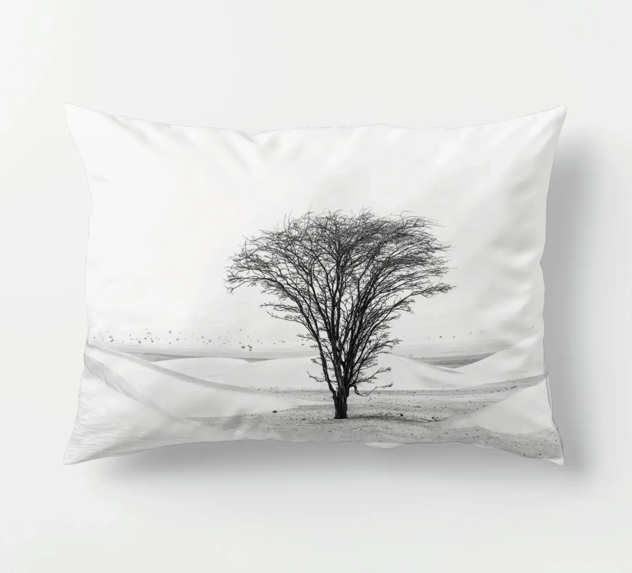 Lonely tree in the desert cuscino da photolovers