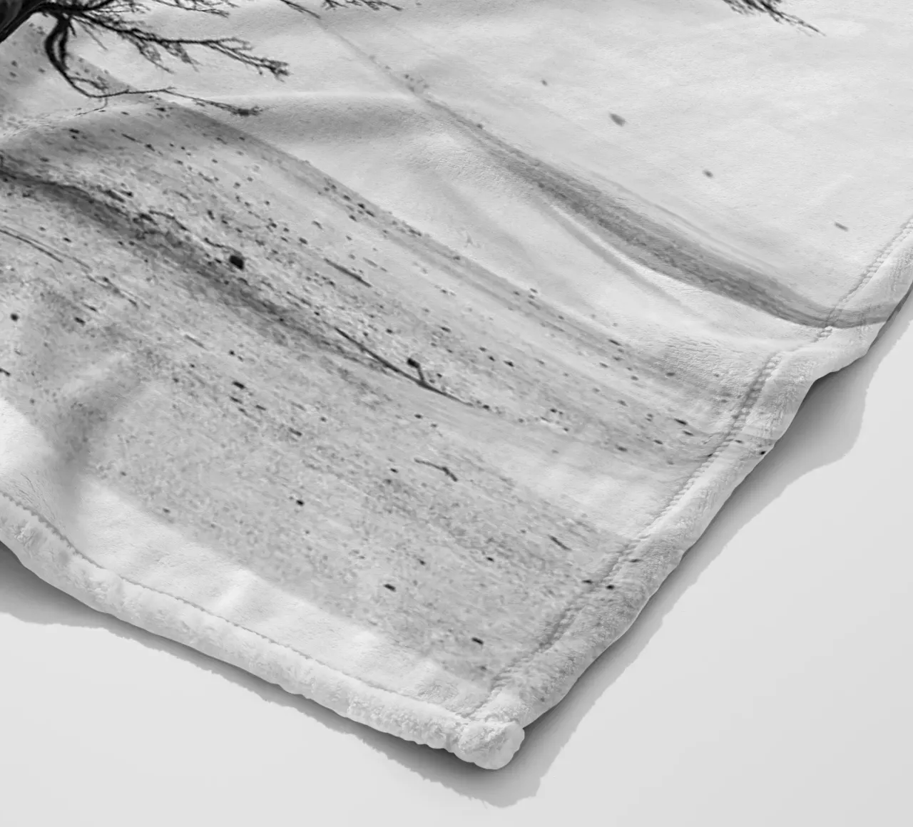 Lonely tree in the desert coperta in pile da photolovers