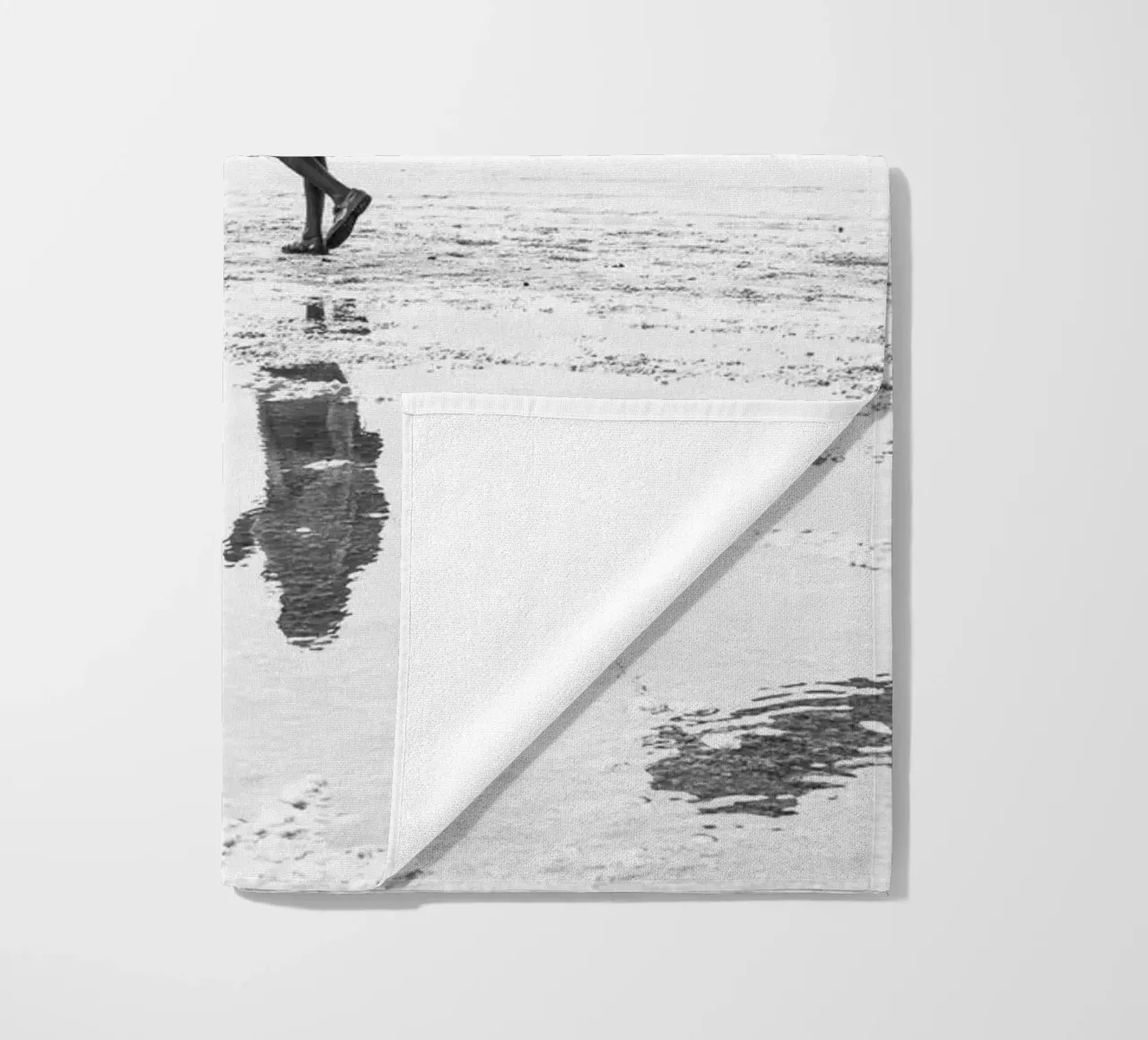 Man with his camel telo mare da photolovers