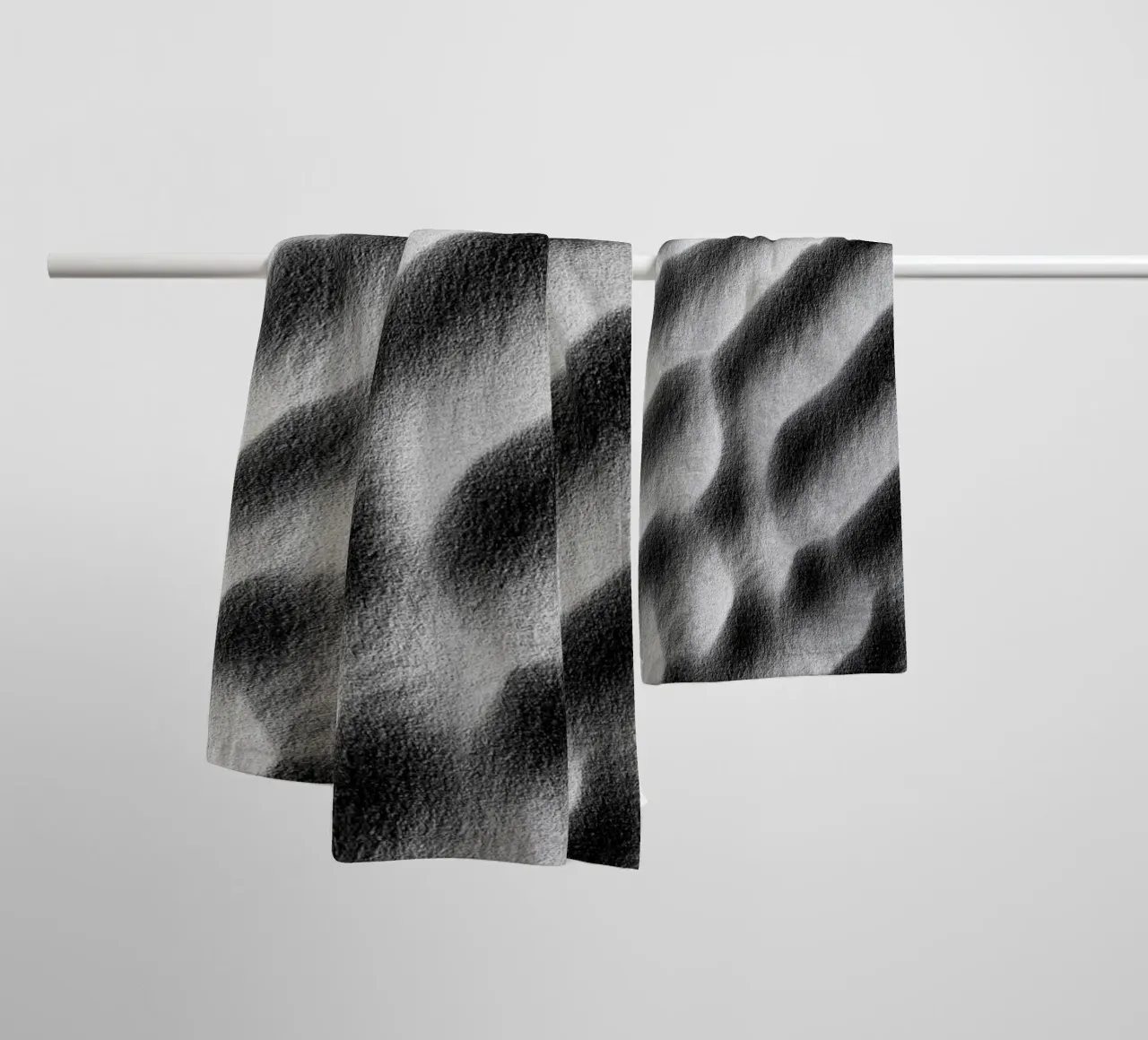 Abstract sand art in black and white asciugamano da bagno da photolovers