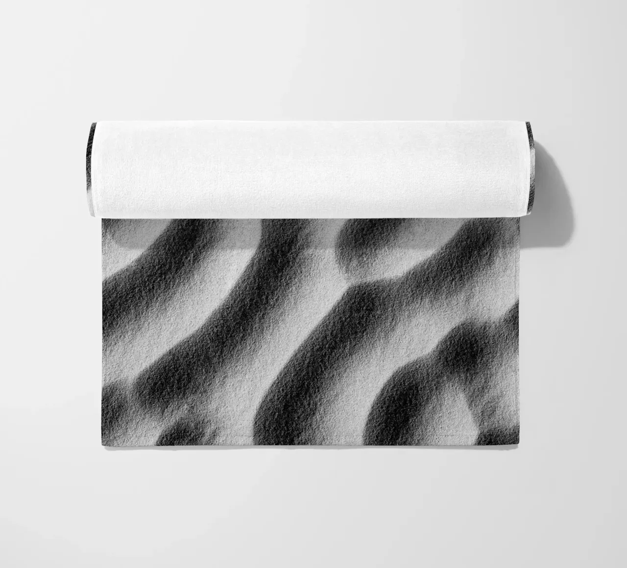 Abstract sand art in black and white telo mare da photolovers