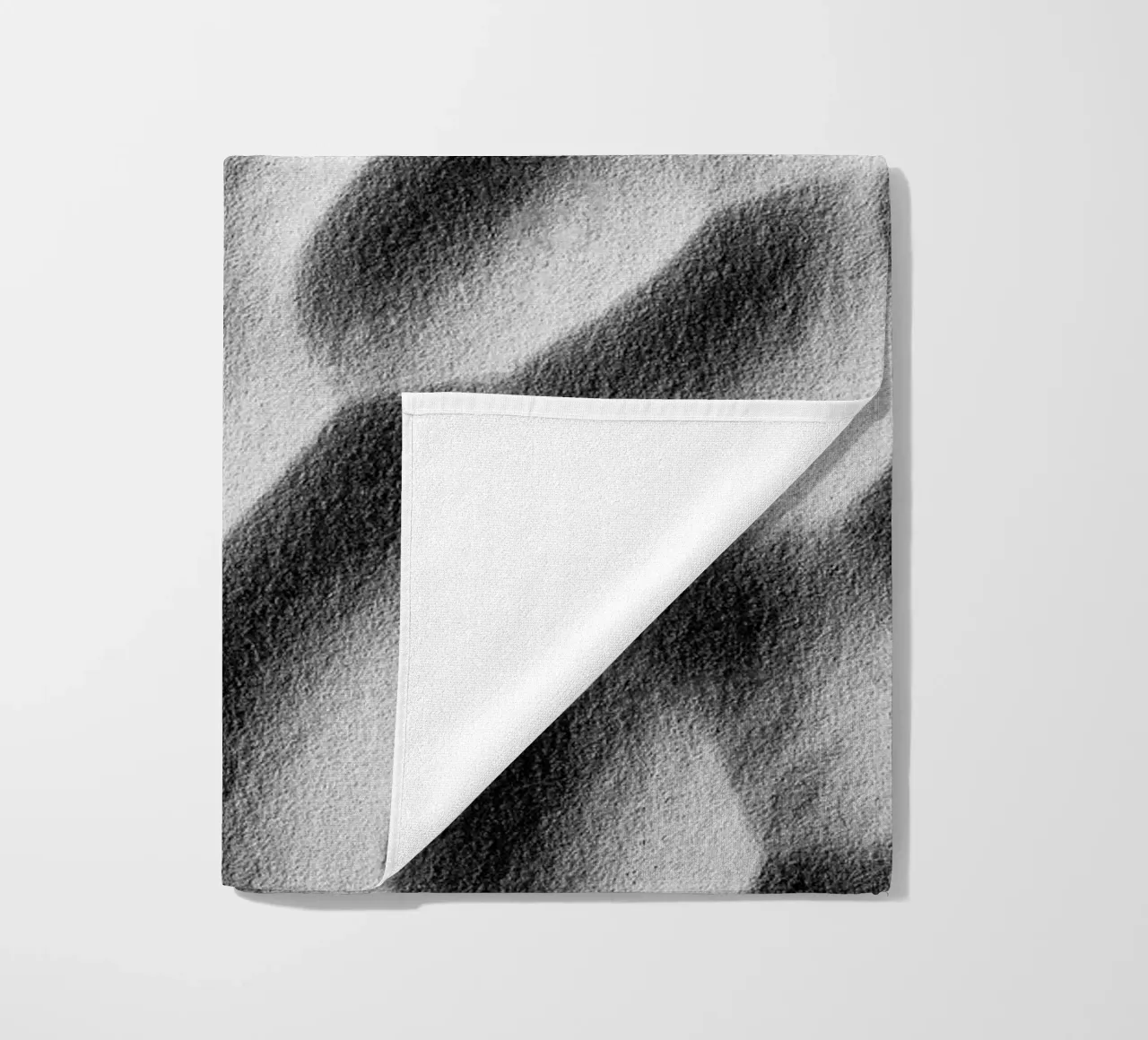 Abstract sand art in black and white telo mare da photolovers