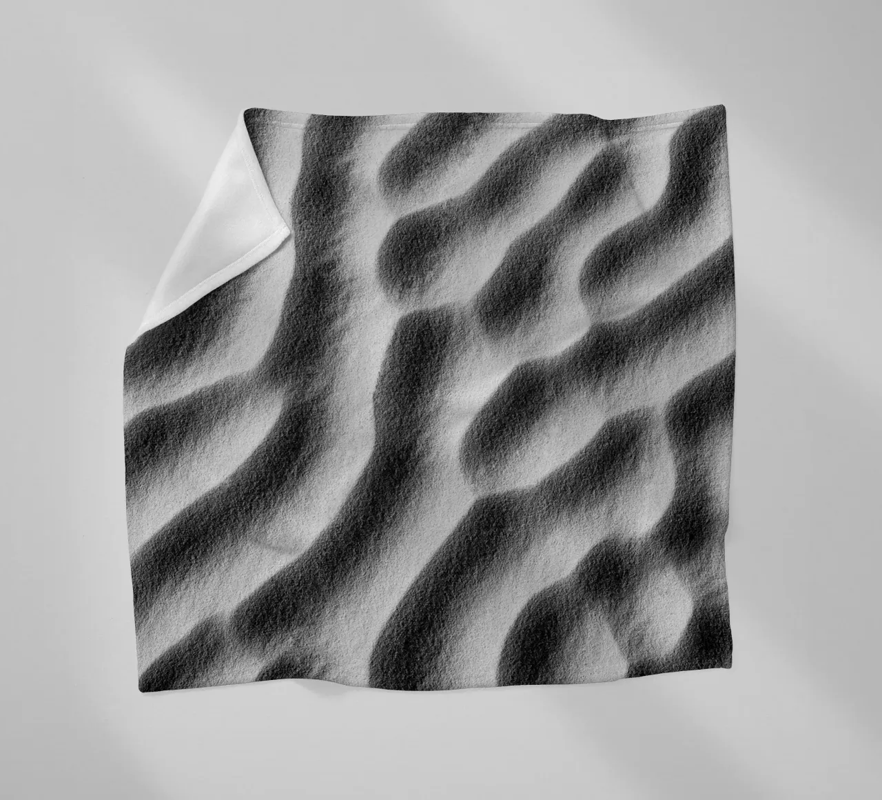 Abstract sand art in black and white coperta in pile da photolovers