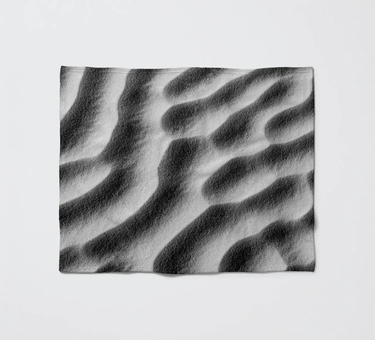 Abstract sand art in black and white coperta in pile da photolovers