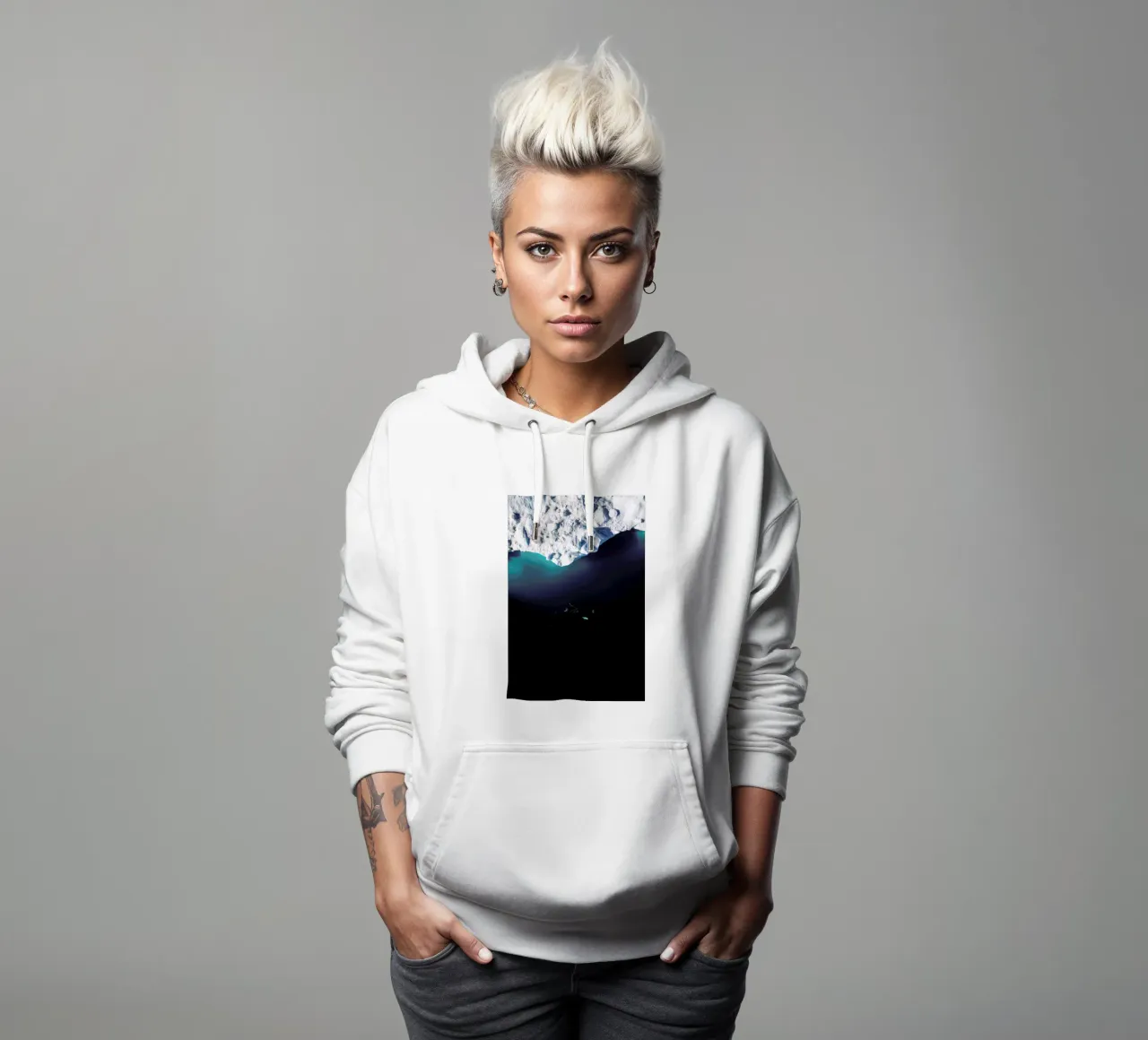 Gliding Through the Deep felpa con cappuccio da EyeEm Mobile GmbH