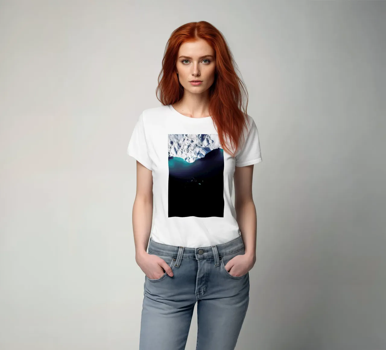 Gliding Through the Deep t-shirt da EyeEm Mobile GmbH