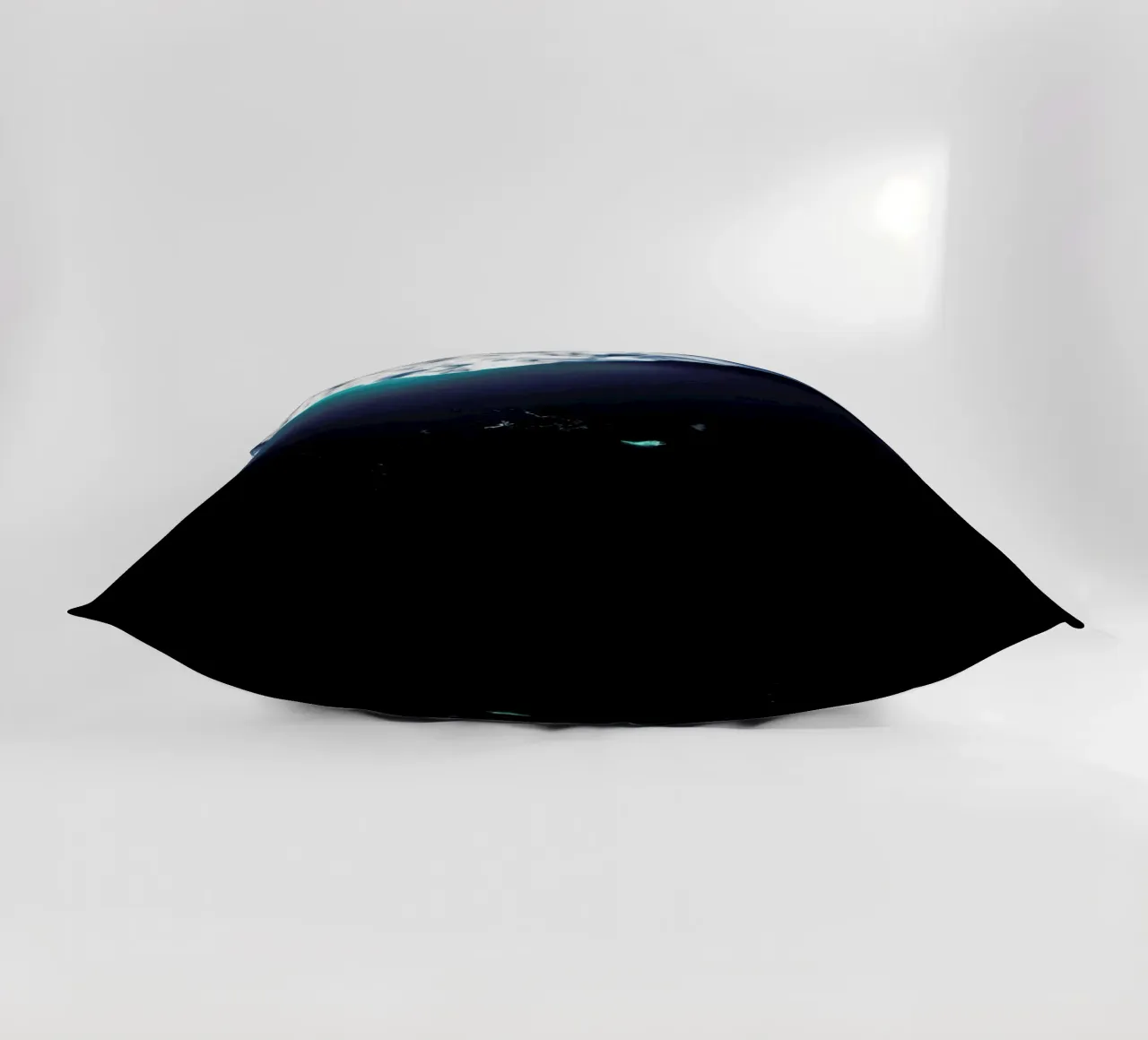 Gliding Through the Deep cuscino da EyeEm Mobile GmbH