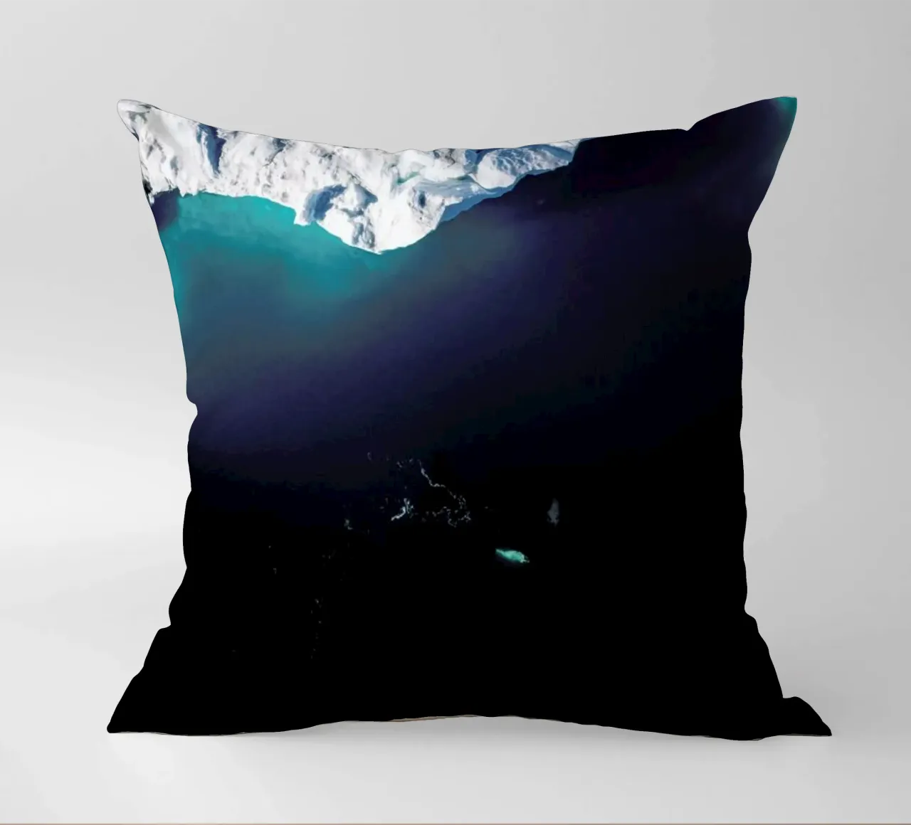 Gliding Through the Deep cuscino da EyeEm Mobile GmbH