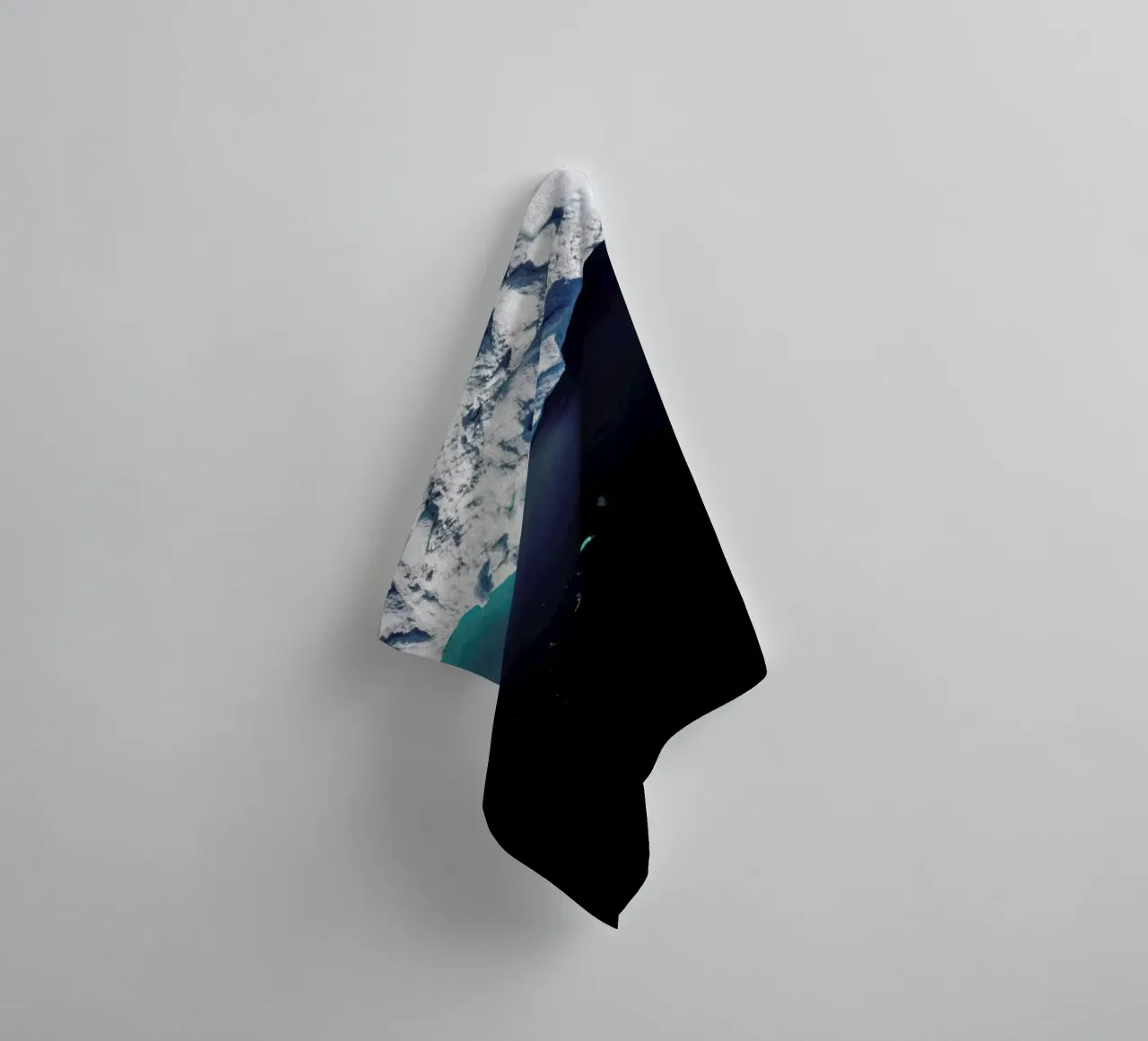 Gliding Through the Deep asciugamano da bagno da EyeEm Mobile GmbH