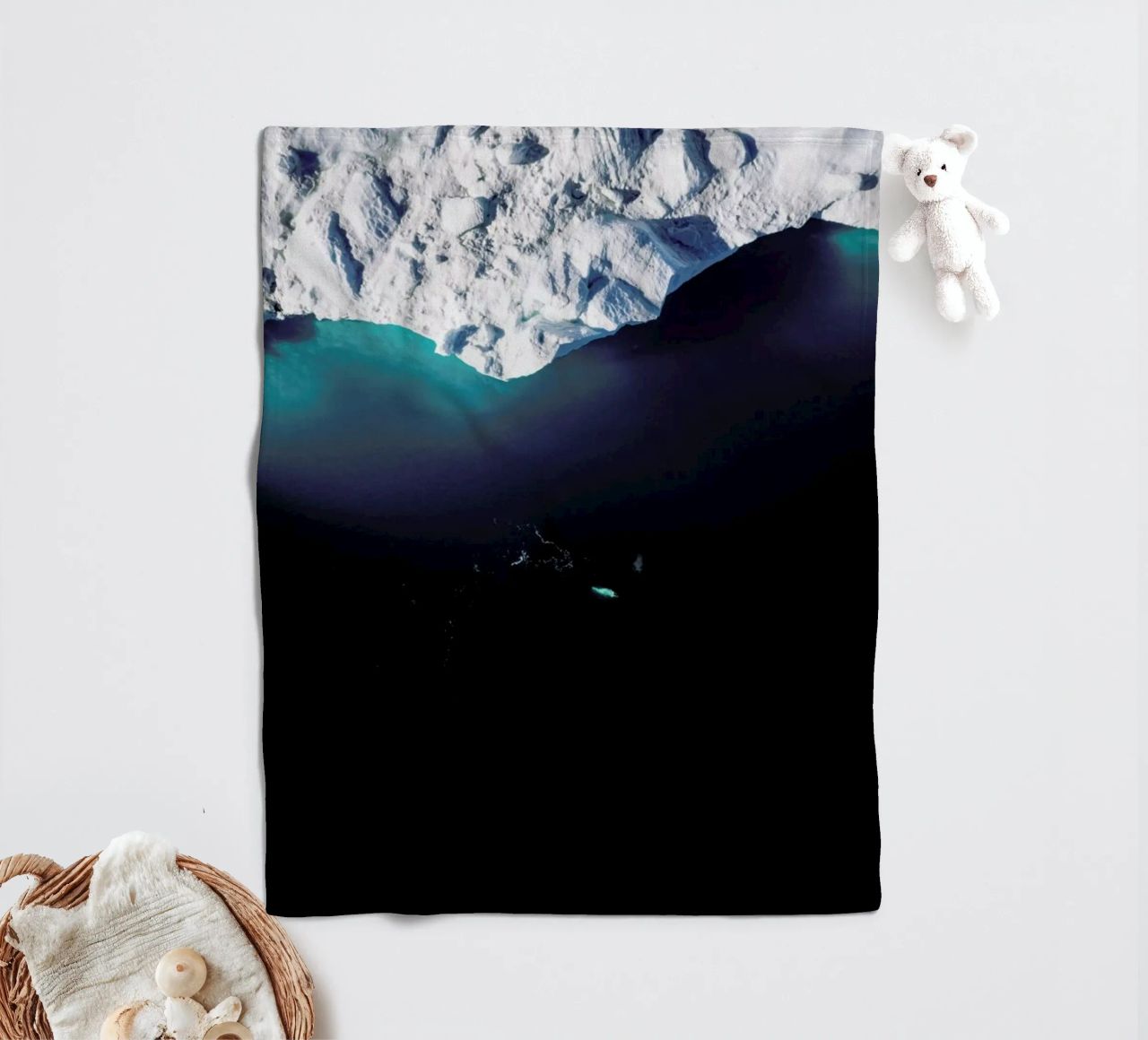 Gliding Through the Deep coperta in pile da EyeEm Mobile GmbH
