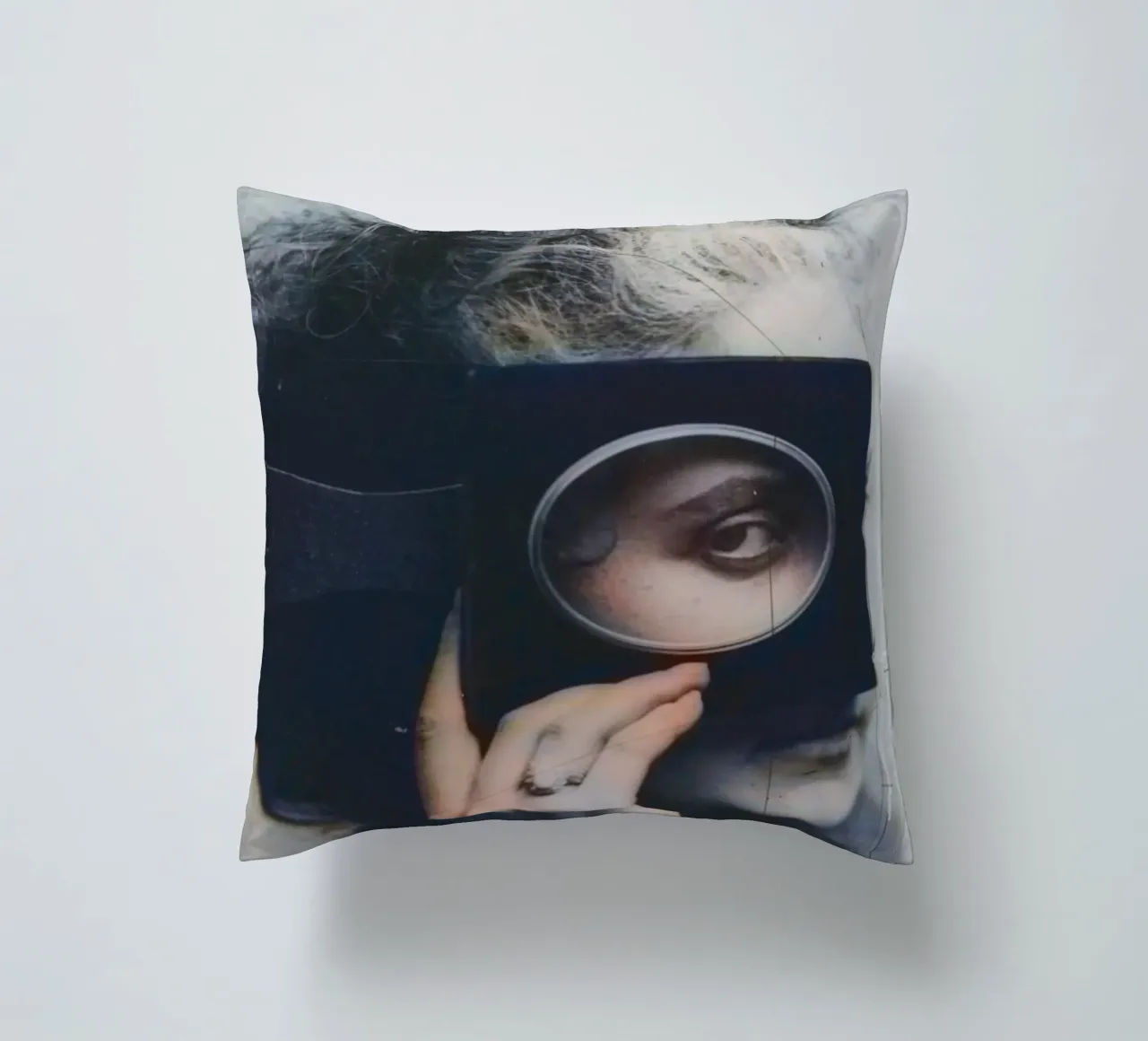 Scherzo Glow | Press Play Art Print Remix cuscino da Press Play Art Prints