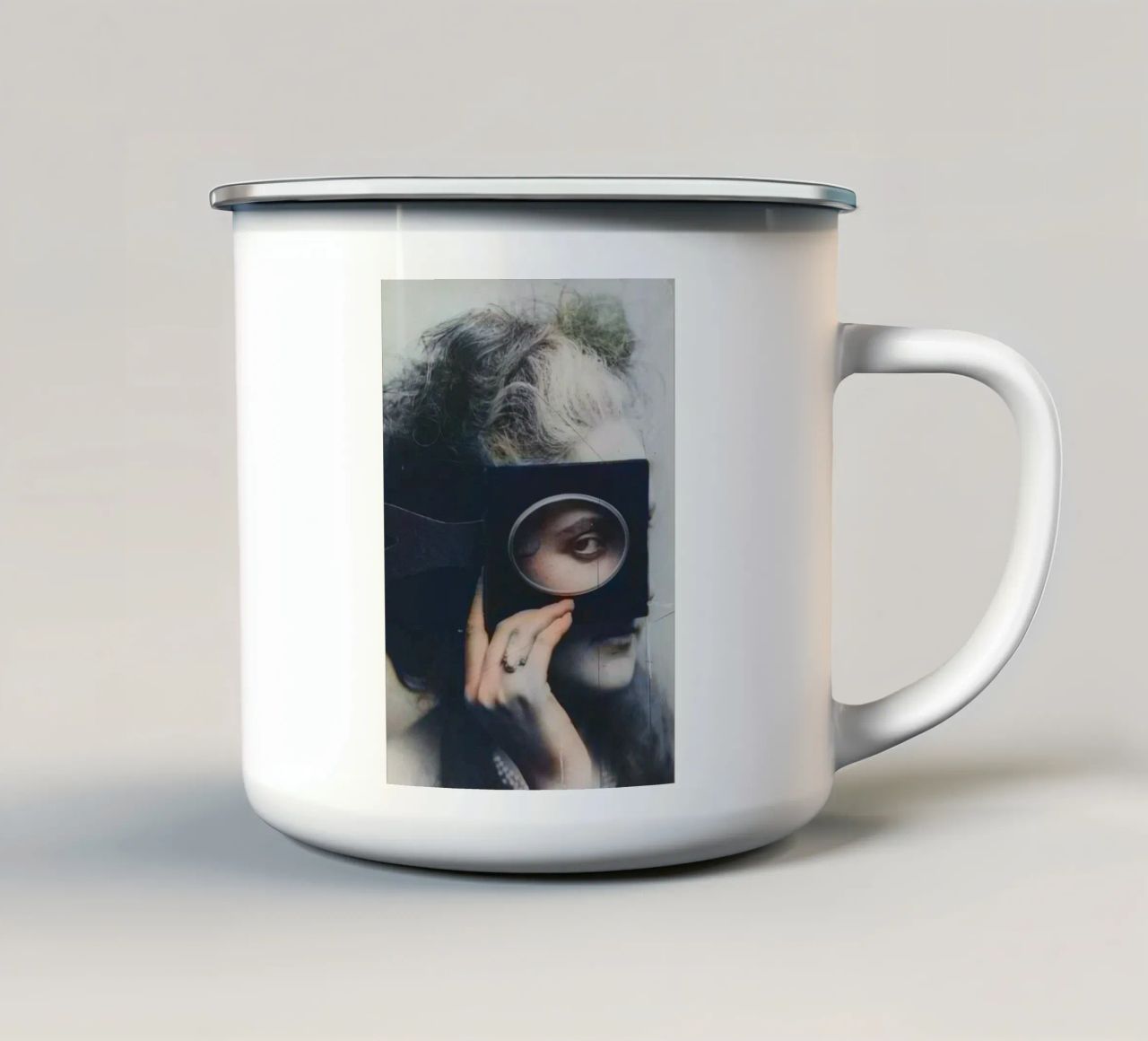 Scherzo Glow | Press Play Art Print Remix tazza in smalto da Press Play Art Prints