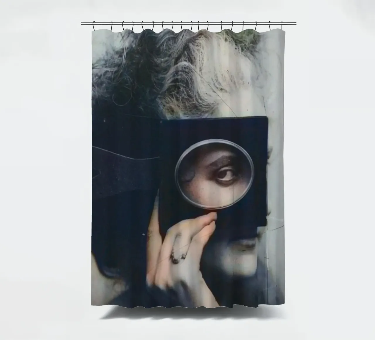 Scherzo Glow | Press Play Art Print Remix tenda da doccia da Press Play Art Prints