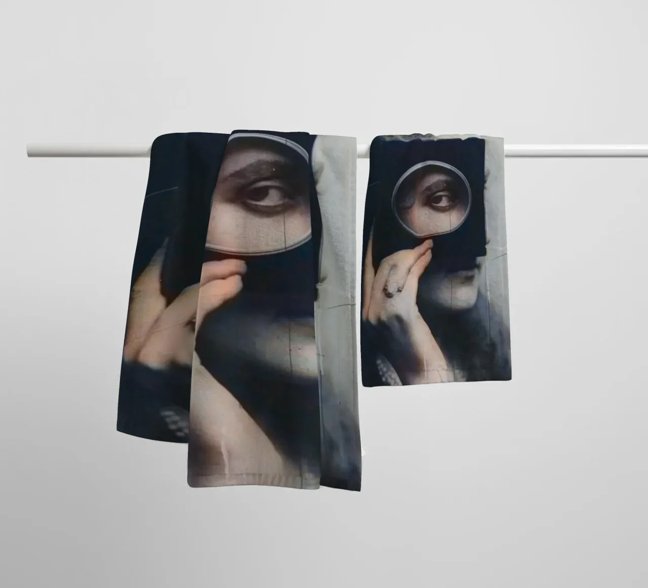 Scherzo Glow | Press Play Art Print Remix asciugamano da bagno da Press Play Art Prints